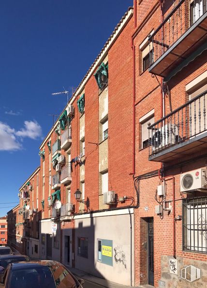 Office for sale at Calle Covarrubias, 18, Toledo, 45003 with window, building, property, sky, cloud, brick, brickwork, wood, building material and condominium around