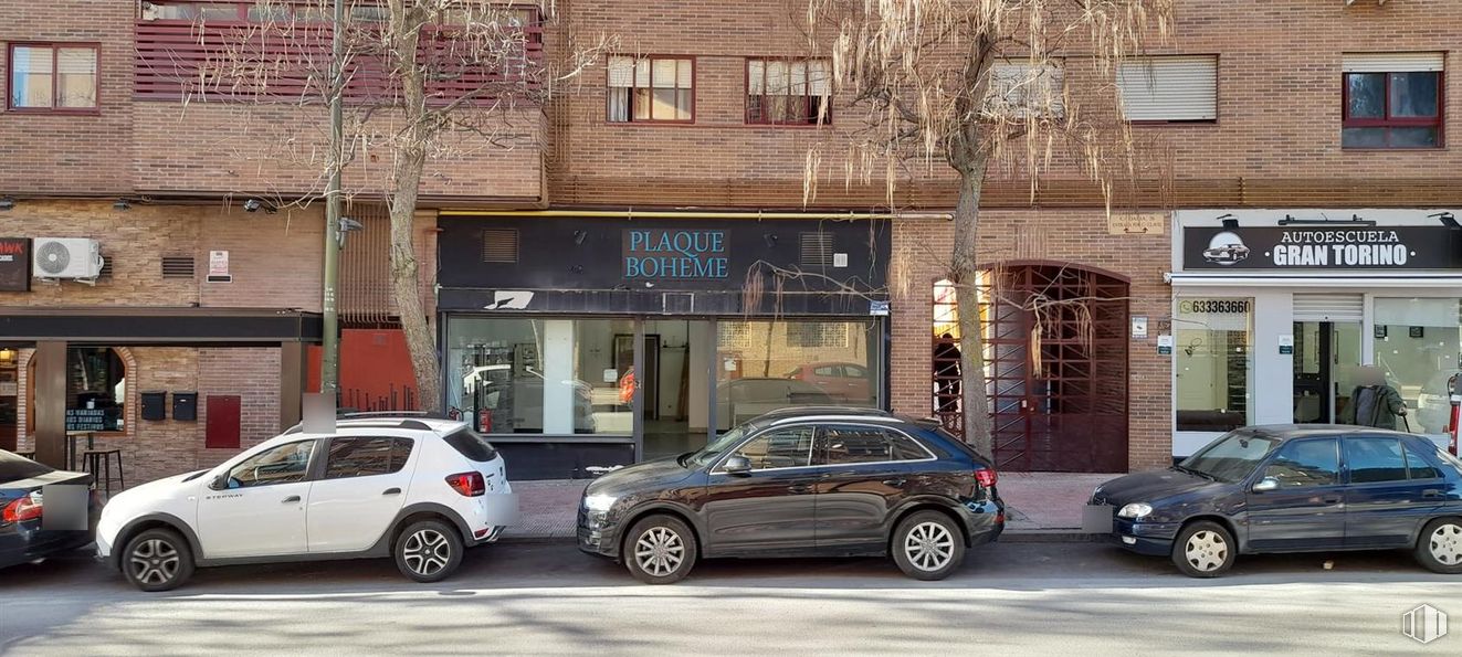 Local en alquiler en Calle Dalia, 26, Móstoles, Madrid, 28933 con coche, ciudad, calle, luz de estacionamiento, iluminación del automóvil, coche familiar, uso mixto, acera, matrícula del vehículo y vehículo de lujo alrededor