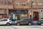 Local en alquiler en Calle Dalia, 26, Móstoles, Madrid, 28933 con coche, ciudad, calle, luz de estacionamiento, iluminación del automóvil, coche familiar, uso mixto, acera, matrícula del vehículo y vehículo de lujo alrededor