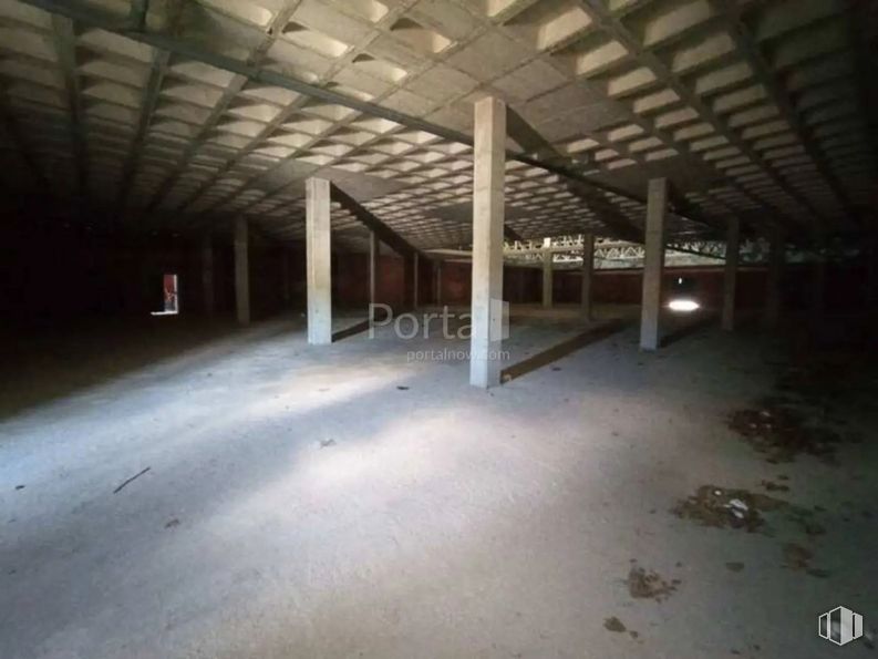 Industrial for sale at Avenida Ermita de San Juan, 54, Navalcarnero, Madrid, 28600 with wood, floor, hall, flooring, composite material, fixture, ceiling, concrete, tints and shades and building material around