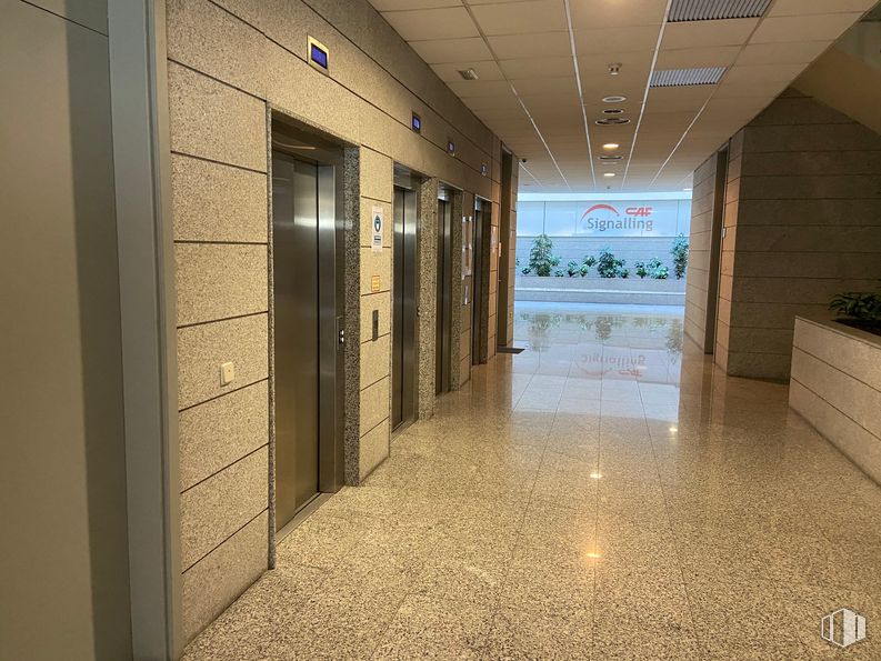 Oficina en alquiler en Edificio Abeto, Avenida Industria, 51, Alcobendas, Madrid, 28100 con piso, suelo, madera, pared, entrada, techo, vidrio, planta de casa, mediante y evento alrededor