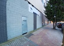 Retail for rent at Calle Arte Figurativo, Villa de Vallecas, Madrid, 28031 with car, door, daytime, road surface, building, plant, architecture, asphalt, tree and flooring around