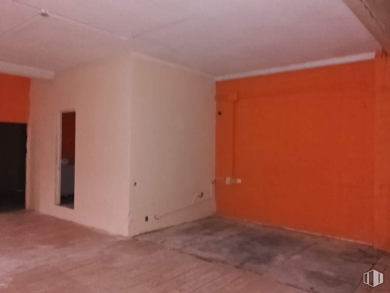 Industrial for sale at Zona industrial, Colmenar Viejo, Madrid, 28770 with wall, flooring, floor, ceiling, orange, brown, room, paint, wood stain and plaster around