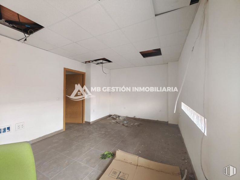 Nave en alquiler en Zona El Álamo, Fuenlabrada, Madrid, 28946 con propiedad, interiorismo, suelo, suelos, accesorio, edificio, techo, espacio, madera y evento alrededor