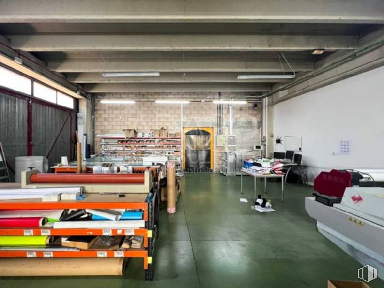 Nave en alquiler en Zona industrial Leganés, Leganés, Madrid, 28914 con mueble, interiorismo, diseño automovilístico, edificio, suelos, suelo, estantería, ingeniería, publicación y máquina alrededor