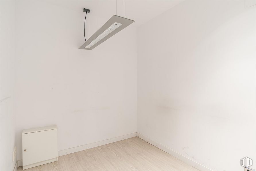 Local en venta en Calle Cañizares, 2, Centro, Madrid, 28012 con alumbrado, madera, suelo, suelos, accesorio, rectángulo, techo, madera dura, edificio y escayola alrededor