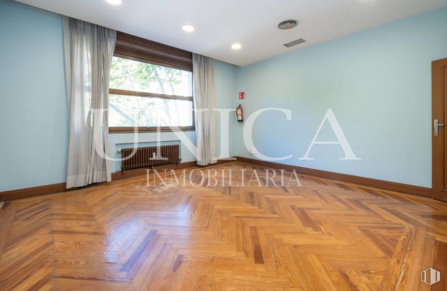 Oficina en venta en Calle Velázquez, Salamanca, Madrid, 28006 con puerta, edificio, ventana, madera, interiorismo, sombra, accesorio, suelos, tinte para madera y hall alrededor