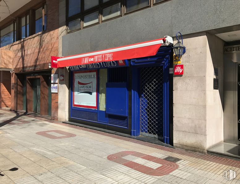 Local en alquiler y venta en Paseo Pintor Rosales, 4, Moncloa - Aravaca, Madrid, 28008 con edificio, ventana, accesorio, puerta, material compuesto, fachada, gas, superficie de carretera, material de construcción y tintes y matices alrededor