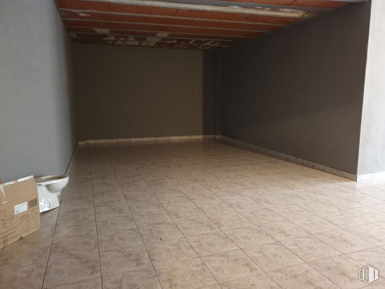 Retail for rent at Centro, Pedrezuela, Madrid, 28723 with packaged goods, box, wood, house, floor, flooring, tile flooring, hardwood, composite material and fixture around