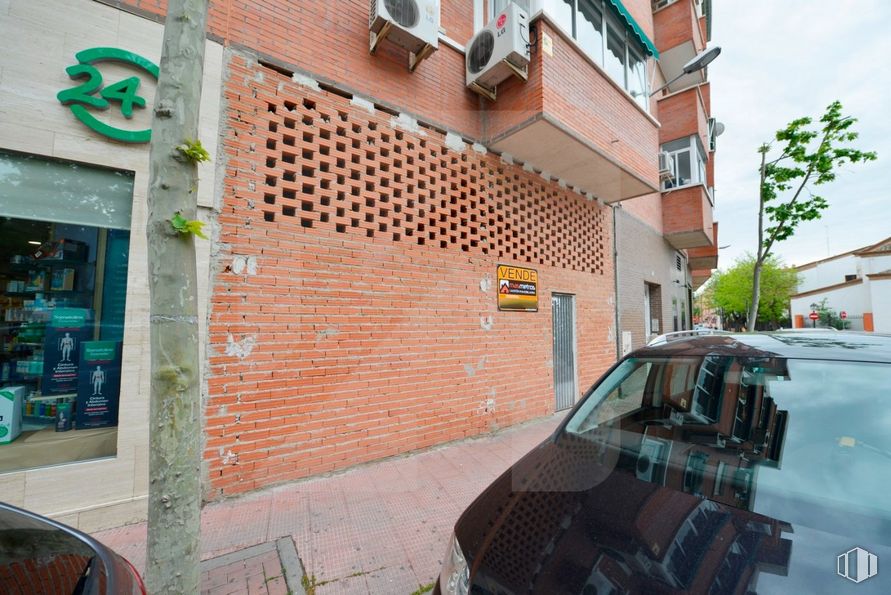 Local en venta en Calle Cristo Salud, 30, Valdemoro, Madrid, 28342 con coche, luz de estacionamiento automotriz, día, propiedad, planta, edificio, luz trasera y de freno automotriz, ventana, vehículo y iluminación automotriz alrededor