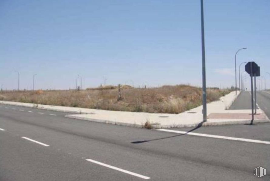 Suelo en venta en Sect S-01Parcela M13-01, Yepes, Toledo, 45313 con cielo, luz de la calle, planta, superficie de la carretera, asfalto, alquitrán, paisaje, carretera, árbol y línea eléctrica aérea alrededor