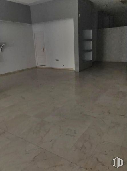 Retail for rent at Calle Emilio Sánchez Vera, Cuenca, 16002 with property, tile flooring, house, building, flooring, floor, fixture, wood, composite material and gas around