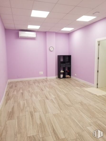 Local en venta en Zona Las Tablas, Fuencarral - El Pardo, Madrid, 28050 con lámpara, alumbrado, puerta, morado, hall, madera, interiorismo, suelos, suelo y violeta alrededor