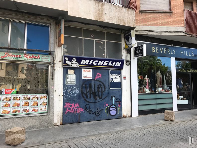 Retail for sale & for rent at Calle Iglesia, 14, Guadarrama, Madrid, 28440 with building, window, fixture, door, house, facade, font, road, art and city around