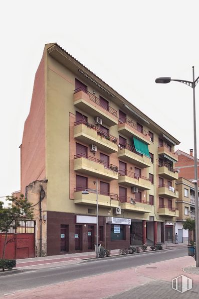 Local en alquiler en Avenida Pilar, 14, Torrijos, Toledo, 45500 con edificio, luz de la calle, cielo, ventana, diseño urbano, barrio, bloque de torre, área residencial, condominio y fachada alrededor