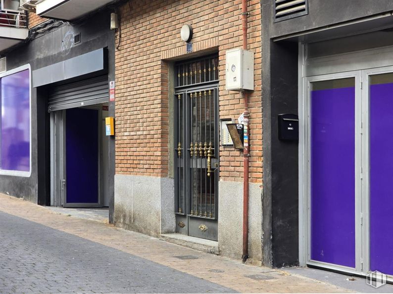 Local en venta en Centro, San Sebastián de los Reyes, Madrid, 28700 con puerta, azul, accesorio, superficie de la carretera, ventana, ladrillo, madera, acera, carretera y fachada alrededor