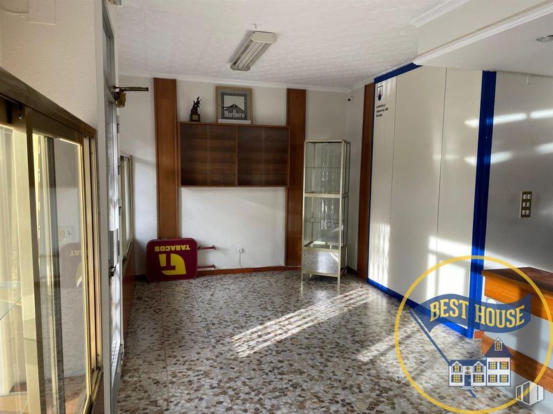 Local en alquiler en Paseo San Antonio, Cuenca, 16003 con propiedad, edificio, puerta, suelos, casa, suelo, inmobiliario, gas, accesorio y techo alrededor