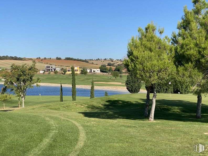 Suelo en venta en Campo de Golf Green Sire Golf, Cabanillas del Campo, Guadalajara, 19171 con cielo, agua, planta, recursos hídricos, paisaje natural, árbol, lote de terreno, hierba, lago y banco alrededor