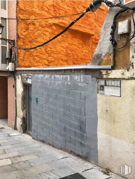 Land for sale at Calle Pintor Antonio del Rincón, Guadalajara, 19001 with window, road surface, wood, asphalt, brickwork, building, brick, flooring, facade and house around