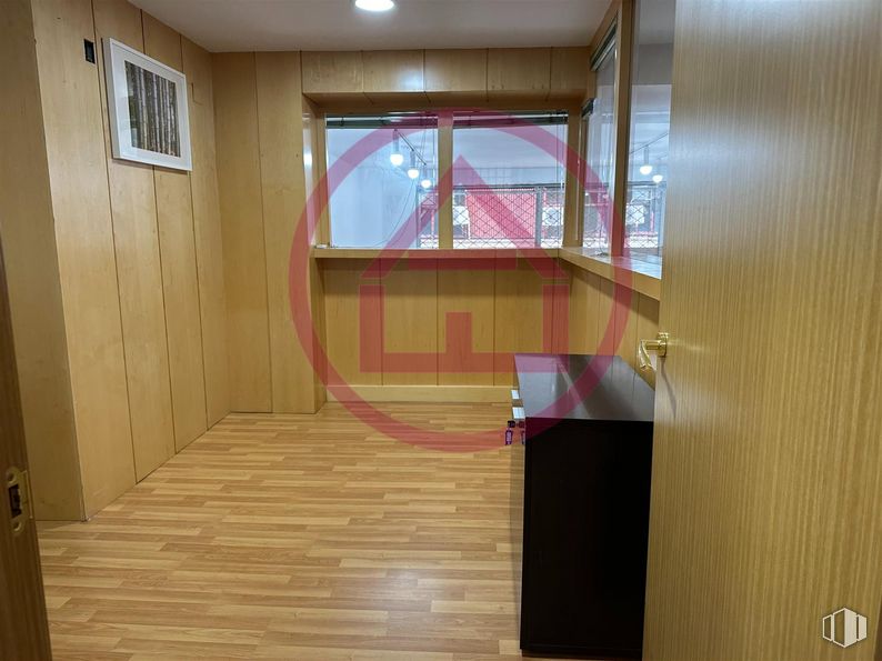 Local en alquiler en Calle Alcalá, 401, Ciudad Lineal, Madrid, 28027 con propiedad, madera, alumbrado, accesorio, interiorismo, suelos, suelo, ventana, hall y tinte para madera alrededor