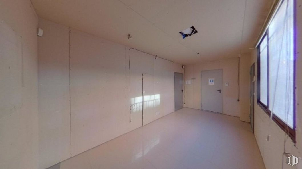 Local en venta en Edificio Royale, Calle Llanes, 1, San Fernando de Henares, Madrid, 28830 con puerta, ventana, edificio, accesorio, interiorismo, madera, suelo, suelos, pared y hall alrededor