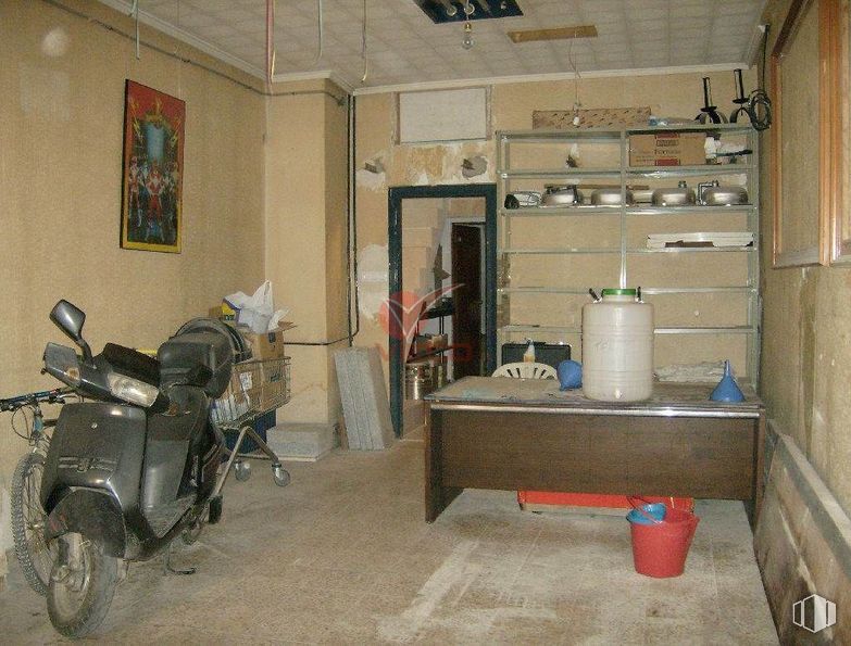 Local en alquiler en Zona Huécar, Cuenca, 16001 con rueda, motocicleta, mesa, propiedad, neumático, edificio, piso, casa, madera y suelo alrededor