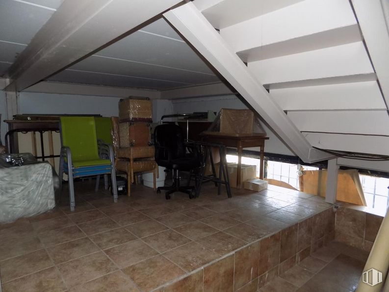 Industrial for sale at Avenida Naciones, Illescas, Toledo, 45200 with chair, table, packaged goods, floor, wood, flooring, shade, fixture, ceiling and concrete around