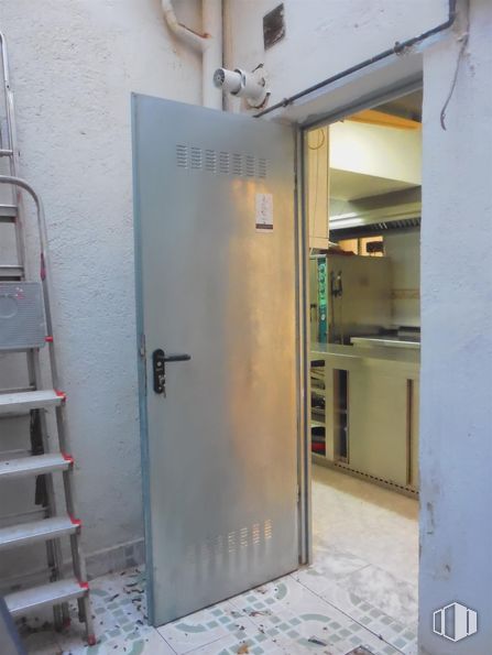 Local en venta en Avenida Toreros, Salamanca, Madrid, 28028 con edificio, accesorio, puerta, gas, suelos, casa, máquina, aluminio, techo y metal alrededor