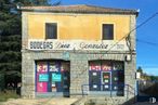 Retail for rent at Avenida Vía Roma, Segovia, 40003 with window, building, sky, plant, tree, door, rural area, residential area, art and house around