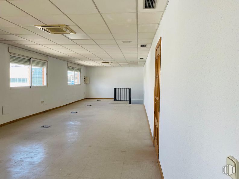 Industrial for rent at Calle Ventalama, Toledo, 45007 with window, fixture, hall, interior design, floor, flooring, wood, ceiling, hardwood and event around