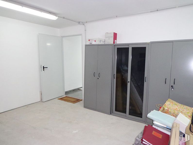 Local en alquiler en Calle Campo, 37, Villaviciosa de Odón, Madrid, 28670 con armario, accesorio, puerta, edificio, madera, casa, suelos, gas, techo y madera dura alrededor