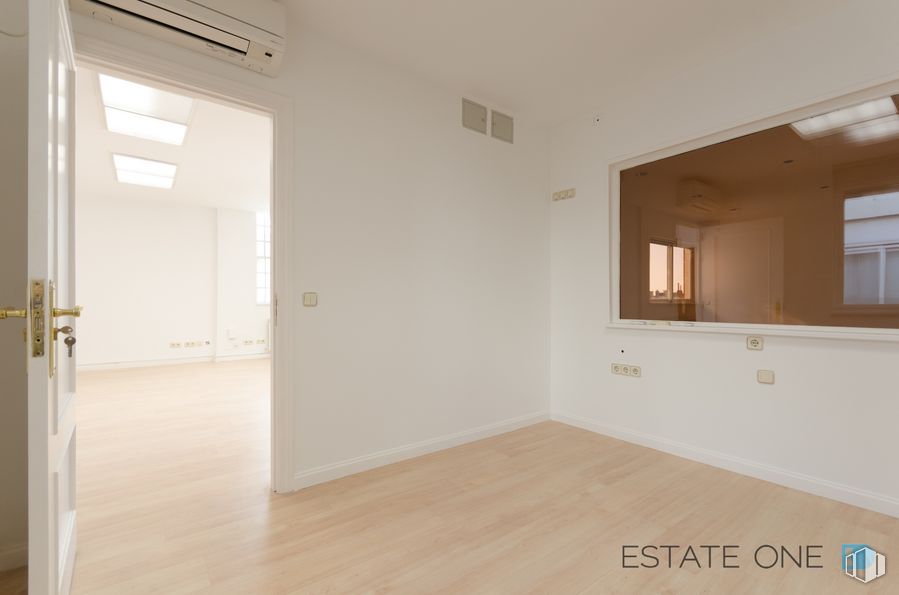 Office for rent at Calle General Oraá, Salamanca, Madrid, 28006 with window, building, fixture, wood, door, interior design, flooring, hall, floor and wood stain around