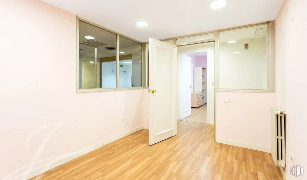 Oficina en venta en Calle Fortuny, Chamberí, Madrid, 28010 con ventana, edificio, madera, accesorio, interiorismo, hall, suelos, puerta, casa y suelo laminado alrededor