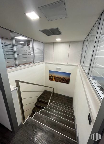 Oficina en venta en Calle Costa Rica, Chamartín, Madrid, 28016 con persiana de la ventana, edificio, accesorio, escaleras, puerta, techo, suelos, material compuesto, vidrio y madera alrededor