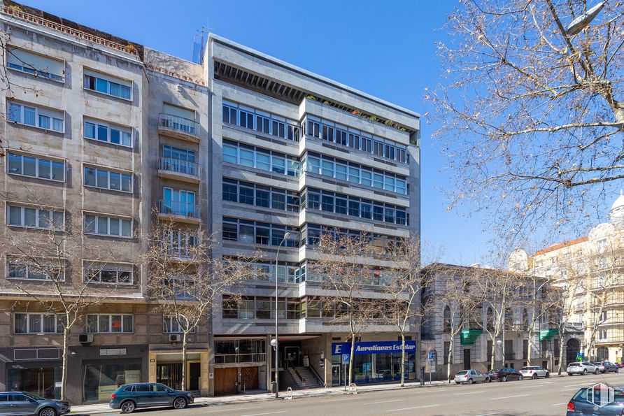 Office for rent at Edificio Cuauhtemoc, Calle Velázquez, 105, Salamanca, Madrid, 28006 with building, sky, car, daytime, property, window, infrastructure, wheel, vehicle and tower block around