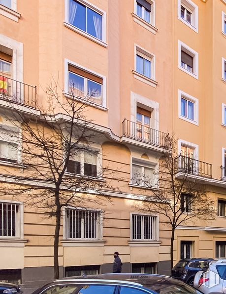 Oficina en venta en Calle Donoso Cortés, Chamberí, Madrid, 28015 con coche, ventana, vehículo terrestre, edificio, propiedad, vehículo, azul, diseño urbano, condominio y zona residencial alrededor