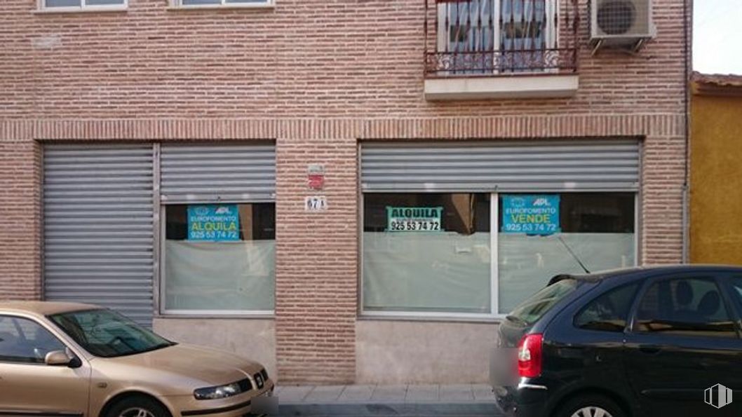 Retail for sale at Calle Ugena, Yuncos, Toledo, 45210 with car, window, building, automotive parking light, land vehicle, tire, vehicle, property, wheel and hood around