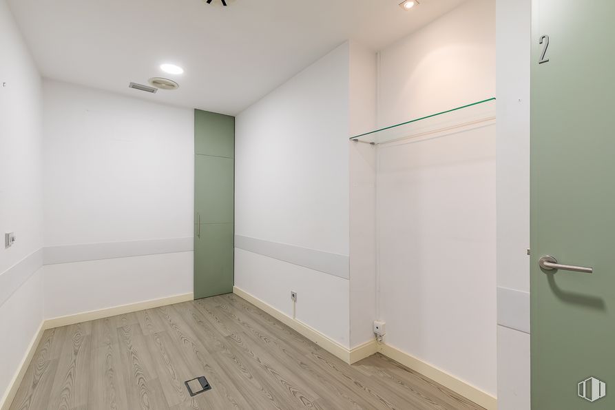 Local en venta en Calle Raimundo Lulio, Chamberí, Madrid, 28010 con puerta, accesorio, madera, edificio, suelo, casa, piso, línea, pared y exterior automotriz alrededor