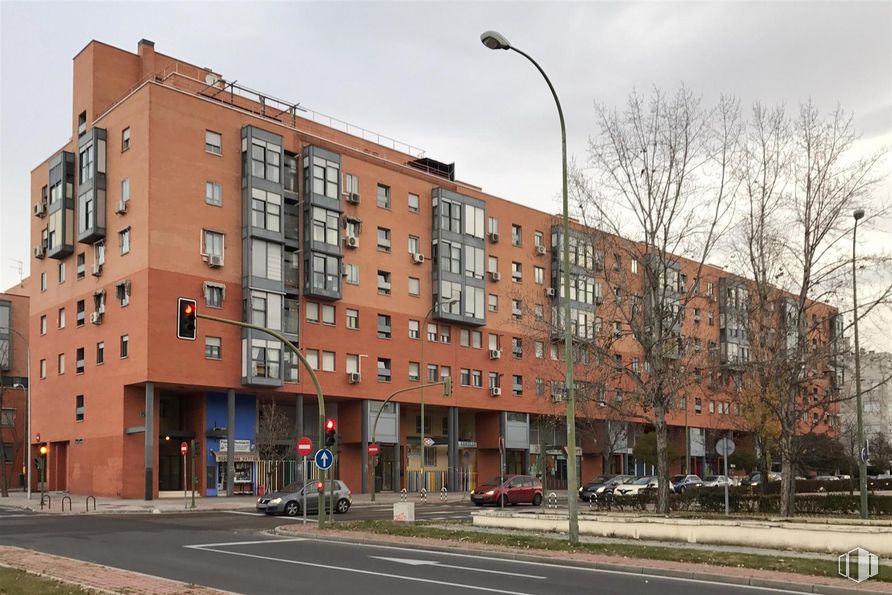 Local en venta en Calle Bulevar de José Prat, 11, Vicálvaro, Madrid, 28032 con cielo, edificio, nube, ventana, propiedad, luz de la calle, planta, infraestructura, arquitectura y árbol alrededor