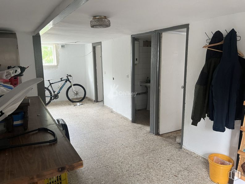 Local en venta en Urbanización Villafranca del Castillo, Villanueva de la Cañada, Madrid, 28691 con bicicleta, neumático, ventana, rueda, rueda de bicicleta, propiedad, manguito, interiorismo, puerta y suelo alrededor