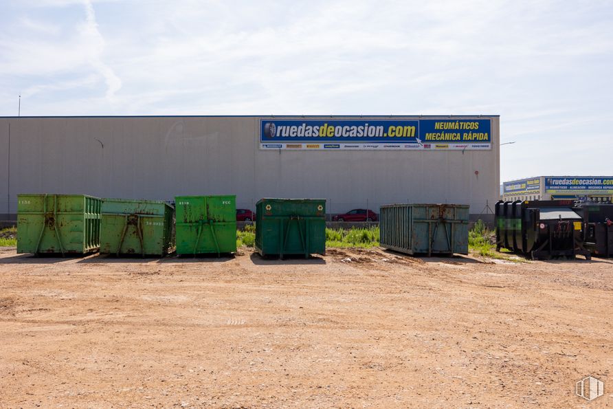 Land for sale at Avenida Cristóbal Colón, 232, Guadalajara, 19004 with waste container, cloud, sky, ecoregion, plant, land lot, tire, landscape, automotive tire and plain around