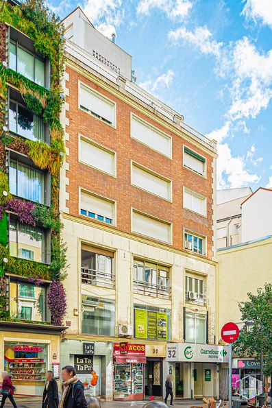 Oficina en alquiler en Calle Montera, 32, Centro, Madrid, 28013 con persona, ventana, nube, edificio, cielo, fotografía, infraestructura, diseño urbano, zona residencial y espacio público alrededor