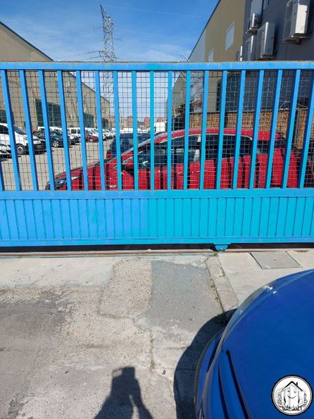 Industrial for sale at Camino Ciempozuelos, Seseña, Toledo, 45224 with tire, water, sky, blue, building, azure, stairs, wood, wall and fence around