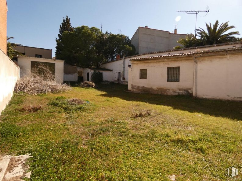 Suelo en venta en Calle Ramón y Cajal, Bargas, Toledo, 45593 con casa, cielo, planta, propiedad, edificio, ventana, luz, luz de la calle, lote de tierra y árbol alrededor