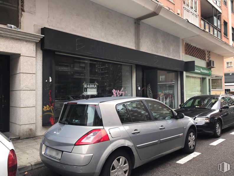 Retail for rent at Calle Alberche, 8, Talavera de la Reina, Toledo, 45600 with car, wheel, tire, automotive parking light, land vehicle, vehicle, photograph, automotive tire, hood and automotive lighting around