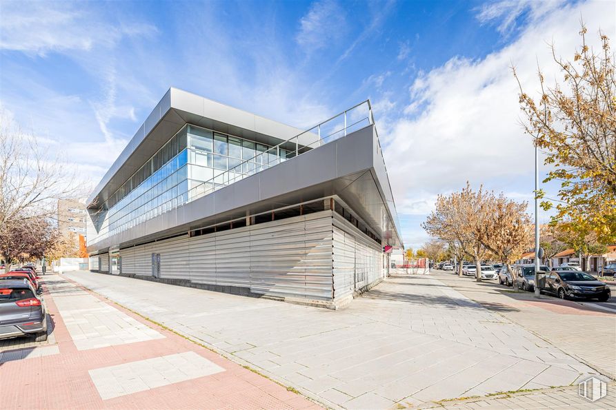 Local en alquiler en Edificio Leguario, Avenida del Leguario, 49, Parla, Madrid, 28980 con coche, edificio, nube, cielo, rueda, neumático, vehículo, diseño urbano, árbol y asfalto alrededor