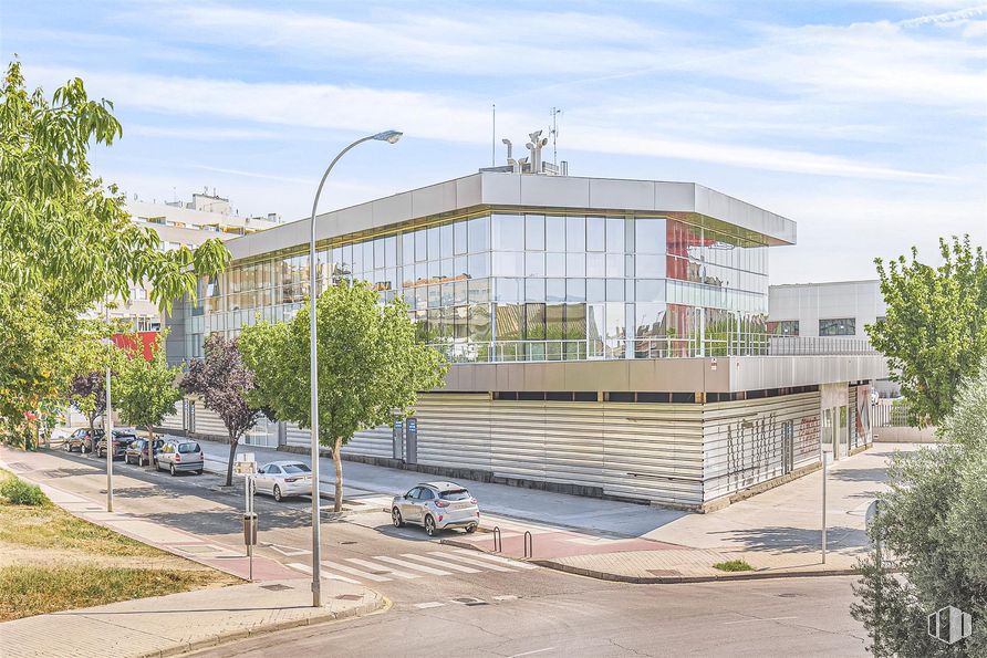 Local en alquiler en Edificio Leguario, Avenida del Leguario, 49, Parla, Madrid, 28980 con coche, cielo, nube, planta, edificio, árbol, luz de la calle, diseño urbano, casa y fachada alrededor