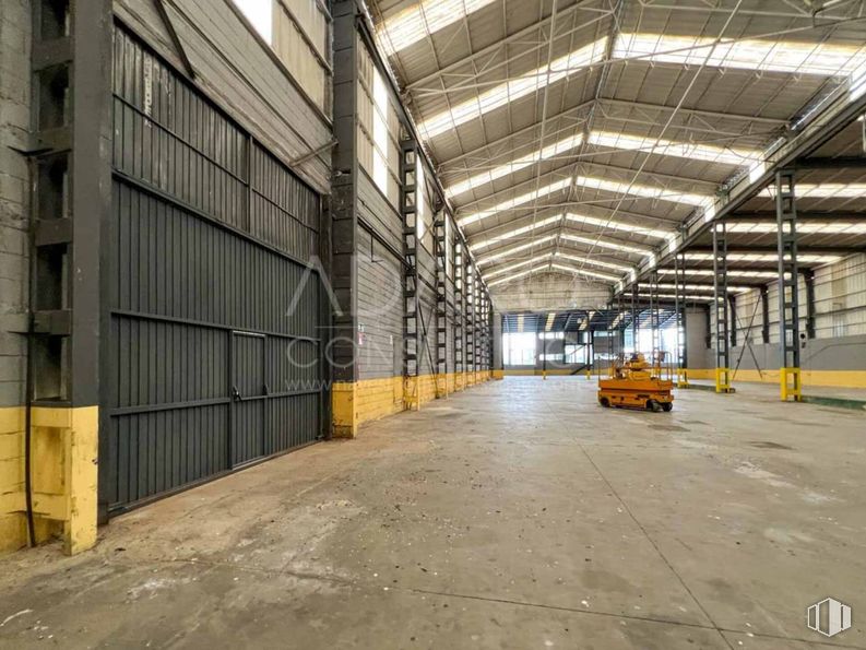 Industrial for sale & for rent at Zona industrial, Valdemoro, Madrid, 28343 with wood, building, asphalt, beam, floor, flooring, hall, composite material, engineering and warehouse around