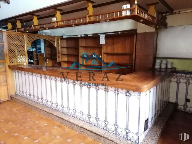 Retail for sale at Calle Joaquina Santander, Talavera de la Reina, Toledo, 45600 with property, interior design, wood, flooring, shade, beam, hardwood, house, room and building around