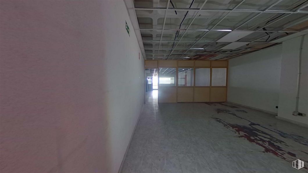 Office for sale at Avenida Democracia, Puente de Vallecas, Madrid, 28031 with hall, fixture, flooring, floor, ceiling, wood, glass, concrete, space and composite material around